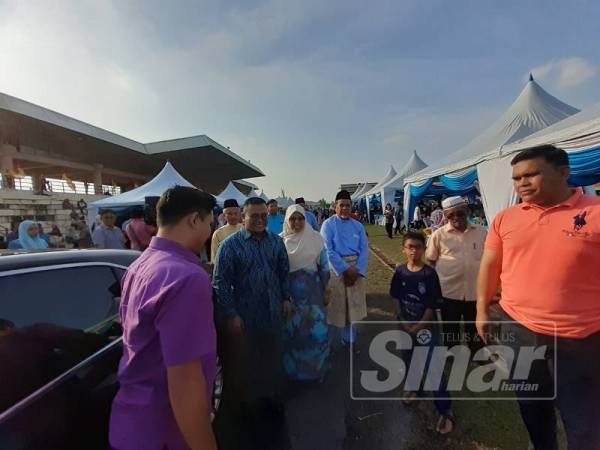 Amirudin ketika menghadiri Majlis Rumah Terbuka anjuran ADUN Batu Tiga, Rodziah Ismail di Seksyen 18, di sini hari ini. 