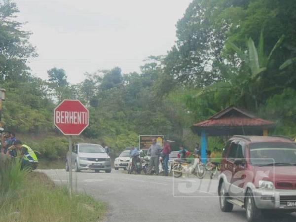 Mangsa ditemui dalam kenderaan yang diletakkan di laluan kiri jalan menghala ke Gua Musang.