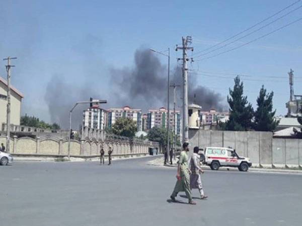 Letupan itu menyasarkan bangunan kerajaan dan ibu pejabat tentera di Kabul.
