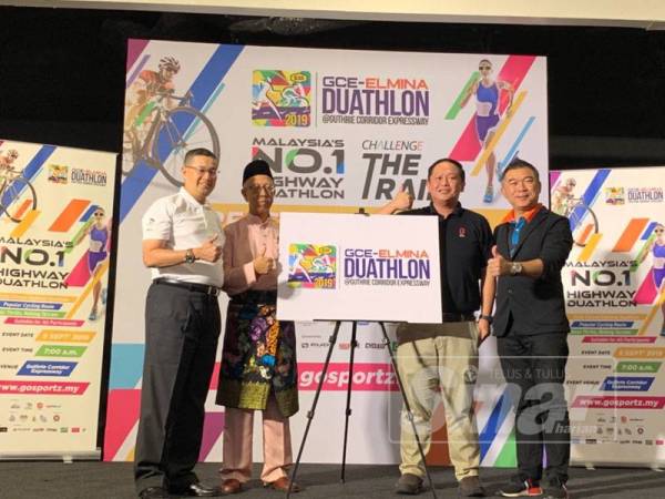 Dari kiri: Mohammad Azlan, Aziz, Edward dan Albertt ketika pelancaran GCE-ELMINA Duathlon 2019 hari ini.