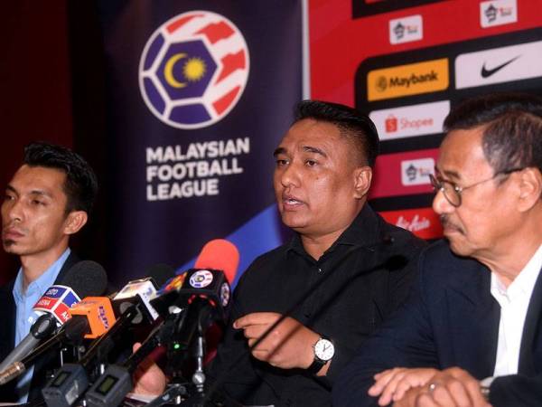 Ketua Pegawai Operasi Malaysian Liga Bolasepak Malaysia (MFL), Mohd Shazli Shaik Mohd (tengah) ketika sidang media pada Mesyuarat Jawatankuasa Pengelola Perlawanan Akhir Shopee Piala FA 2019 di Stadium Nasional Bukit Jalil hari ini. - Foto BERNAMA