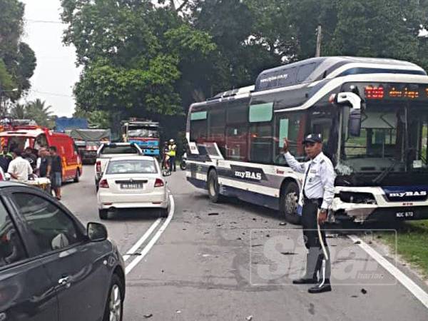 Bas henti-henti yang terlibat dengan kemalangan.