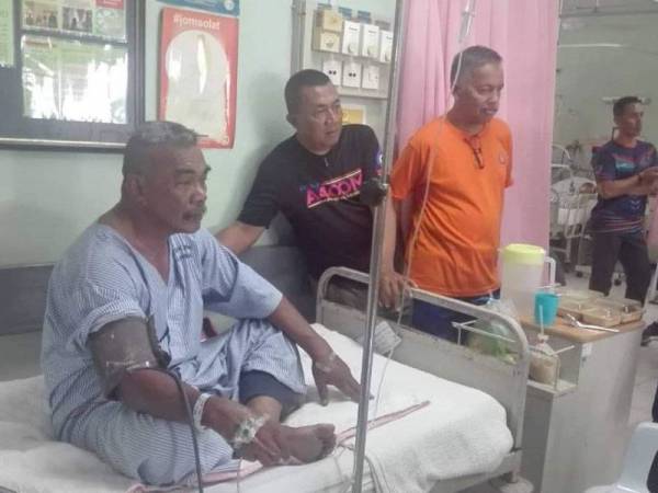 Nasarudin menerima lawatan daripada pegawai dan anggota APM di Hospital Seri Manjung. FOTO - IHSAN PEMBACA