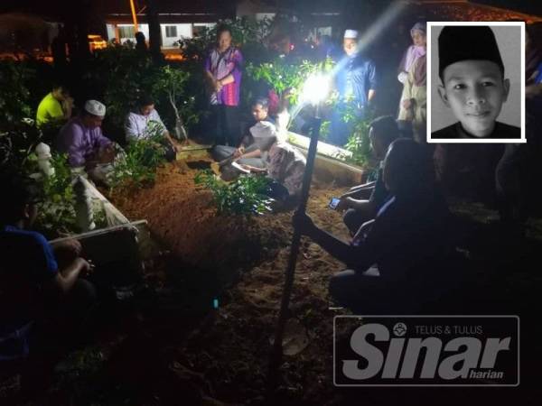 Jenazah Wan Muhammed Adam Mohd dikebumikan di Tanah Perkuburan Islam Kampung Baka tadi.