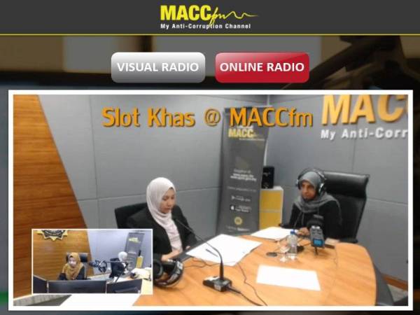 Latheefa ketika menjadi tetamu khas di Temubual Khas@MACCfm hari ini.