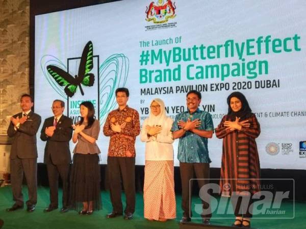 Tunku Zain (empat dari kanan) bersama Bee Yin (lima dari kanan) pada pelancaran kempen #MyButterflyEffect di Putrajaya di sini hari ini.