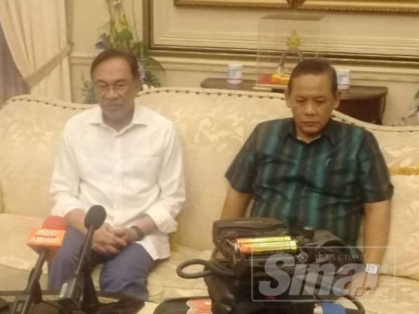 Anwar pada sidang media selepas mengadakan pertemuan bersama ketua-ketua dan timbalan cabang PKR Negeri Sembilan dan Melaka hari ini.