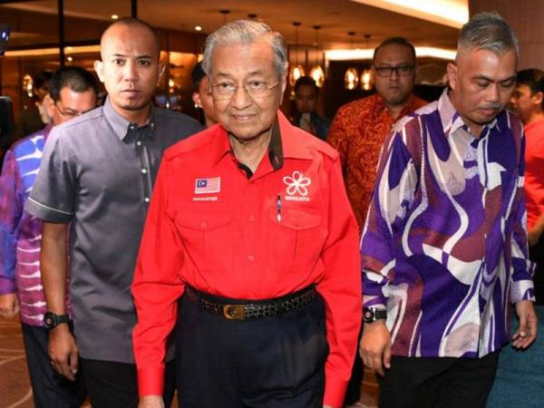 Tun Dr Mahathir Mohamad yang juga Pengerusi Bersatu menghadiri Taklimat Khas Pihak Berkuasa Wilayah Pembangunan Iskandar (IRDA) di sebuah hotel hari ini. Foto: Bernama