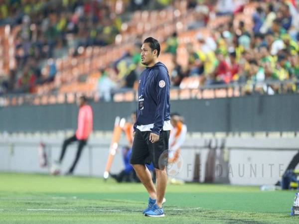 Nidzam meluahkan rasa kecewa selepas anak buahnya gagal mengutip sebarang mata ketika menentang Selangor. - Foto Felda United FC