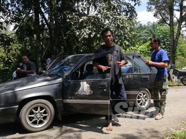 Mangsa dibawa pulang menaiki kereta ke rumah di Kampung Padang Tara, Hulu Terengganu setelah lebih 16 jam dikhuatiri hilang.