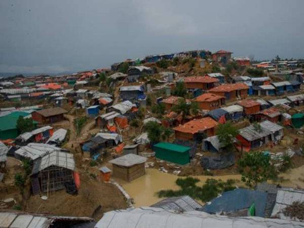 Kira-kira 30 kem pelarian Rohingya sekitar Cox’s Bazar terjejas akibat banjir dan tanah runtuh.
