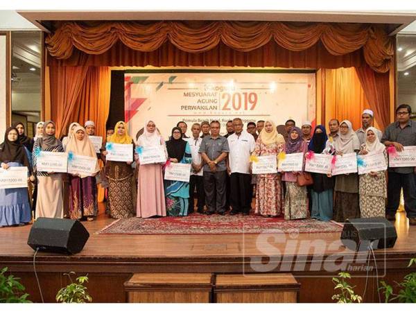 Antara waris anggota Koguru yang telah meninggal dunia menerima sumbangan menerusi Tabung Cakna Koguru (Cakna 2) berjumlah RM493,000 yang disampaikan sempena Majlis Perasmian Mesyuarat Agung Perwakilan 2019, Sabtu lalu.