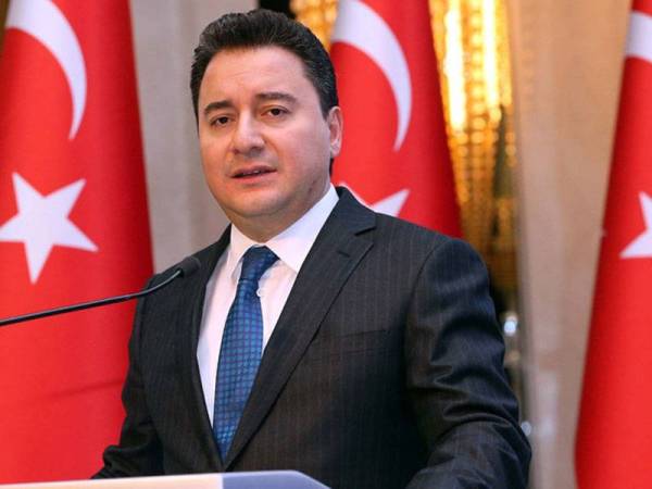 Ali Babacan meletak jawatan daripada parti AKP dan dilaporkan mahu menubuhkan parti sendiri.