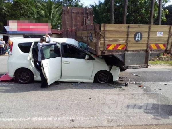 Warga emas maut, MPV dinaiki rempuh 'ekor' lori