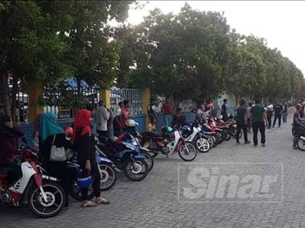 Sebahagian mereka diperiksa polis dalam Op Motosikal berkenaan.