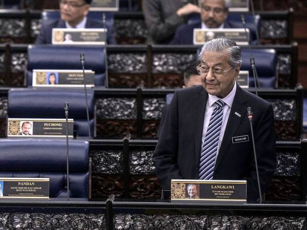 Perdana Menteri Tun Dr Mahathir Mohamad ketika berucap pada Persidangan Dewan Rakyat di Parlimen hari ini.  - Foto BERNAMA