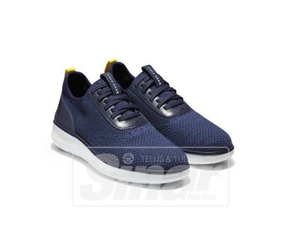 SNEAKERS Generation Zerogrand jenama Cole Haan hadir dalam tiga warna kegemaran maskulin.