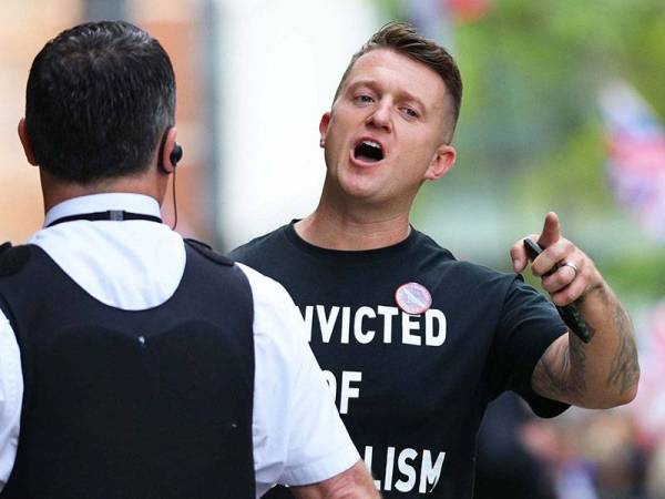 Pengasas EDL, Tommy Robinson dijatuhi hukuman sembilan bulan penjara selepas disabit bersalah menghina mahkamah. 