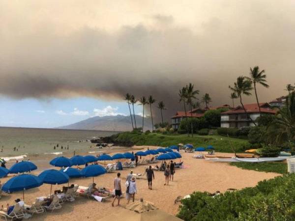 Kebakaran hutan di Pulau Maui tercetus sejak Khamis lalu.