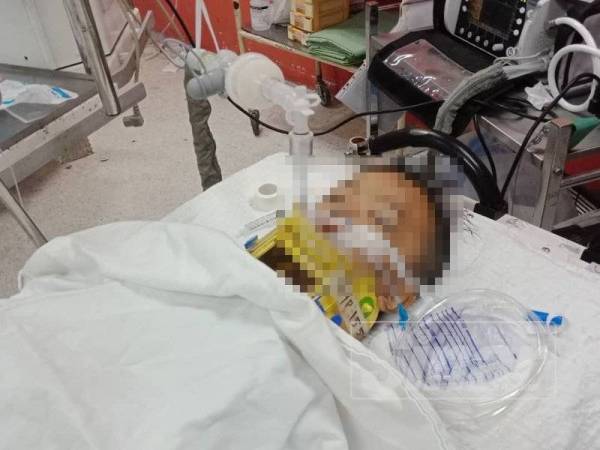 Muhammad Fawwaz Adli yang cedera di bahagian kepala selepas dihempap peti sejuk di rumahnya di Taman Cempaka, Nilai.