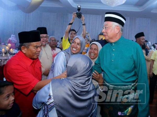 Najib dan Rosmah pada majlis persandingan anak perempuan Hamidah di Ipoh, hari ini.