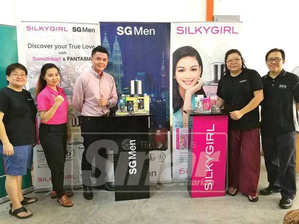 KEMPEN Sebarkan Harapan Aidilfitri bersama SilkyGirl dan SG Men dengan kerjasama Watsons turut mempromosikan edisi wangian terbaharu Silky Girl, Eternal Love.