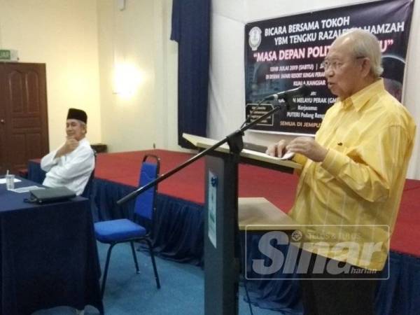 Tengku Razaleigh ditemui pada program syarahan bertajuk Masa Depan Politik Melayu anjuran Gagasan Melayu Perak di Dewan Safari Resort Sungai Perak, di sini, malam tadi.