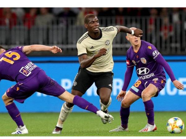 Aksi Pogba ketika perlawanan jelajah pramusim menentang Perth Glory di Stadium Perth, Australia baru-baru ini. -Foto AP