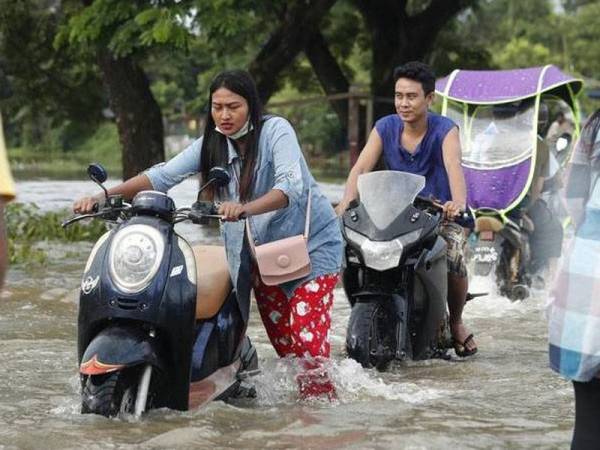 Penduduk menghadapi kesukaran sepanjang musim tengkujuh di beberapa kawasan di Myanmar.