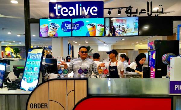 Kedai pertama Tealive di pusat membeli-belah Aman Hills, Bandar Seri Begawan, Brunei dibuka untuk penggemar minuman teh.