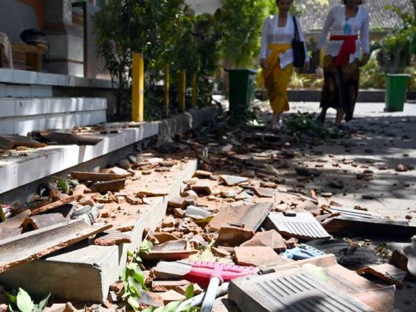 Gempa itu turut menyebabkan beberapa struktur di daerah Badung alami kerosakan.
