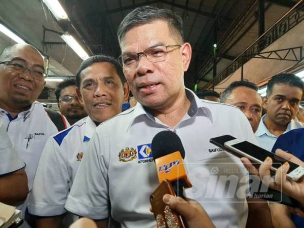 Setiausaha Agung PKR, Datuk Seri Saifuddin Nasution Ismail ketika bercakap kepada pemberita.