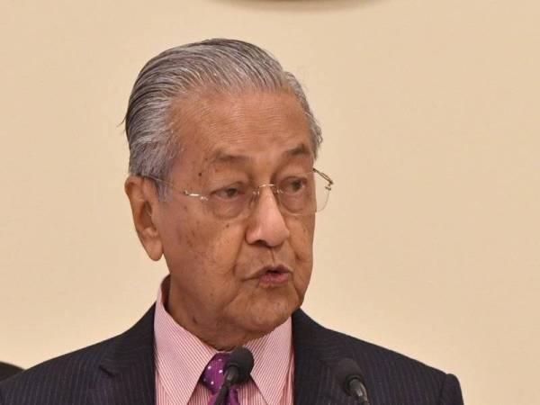 Perdana Menteri Tun Dr Mahathir Mohamad bercakap pada sidang media sempena Mesyuarat Jawatankuasa Khas Kabinet Mengenai Anti Rasuah Kali Ke-9 di Perdana Putra hari ini. - Foto Bernama