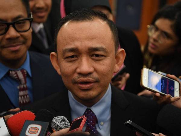 Menteri Pendidikan Dr Maszlee Malik bercakap ketika ditemui pengamal media pada Mesyuarat Kedua Penggal Kedua Sidang Parlimen Keempat Belas di Parlimen hari ini - Foto BERNAMA