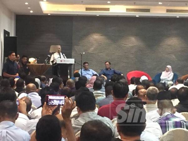 Dr Mahathir berucap pada program pemukiman PKR di Port Dickson. -Foto Sinar Harian