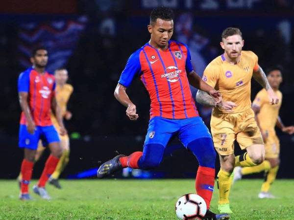 Perlawanan sengit antara JDT dan Terengganu. foto - JOHOR SOUTHERN TIGERS