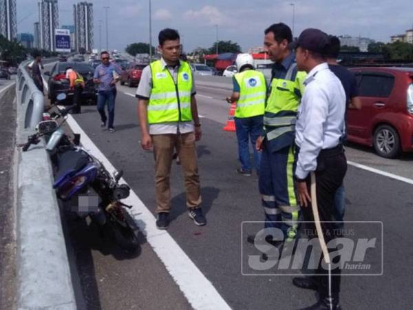 Motosikal yang ditunggang mangsa dalam kejadian petang tadi.