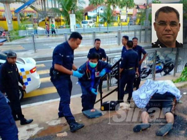 Polis melakukan pemeriksaan ke atas mayat mangsa di lokasi kejadian. - Foto FB TAMAN SRI GOMBAK