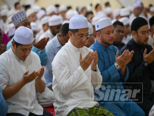 Azmin ditemui di Kediaman Menteri Besar Selangor di Seksyen 7 di sini malam ini. - FOTO SHARIFUDIN ABDUL RAHIM.