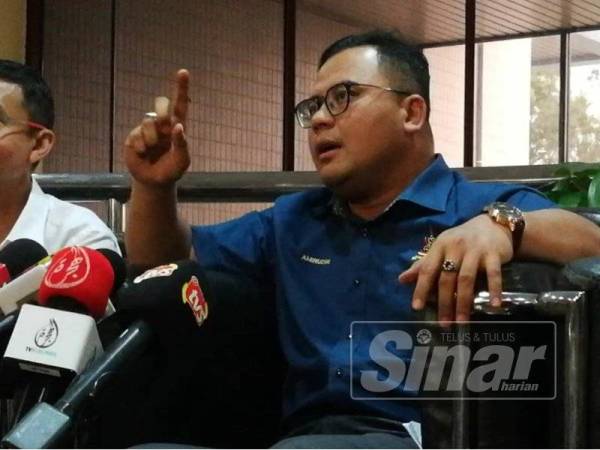 Amirudin mendedahkan perbuatan sabotaj yang dipercayai punca pencemaran minyak diesel itu pada sidang media di Loji Pembersihan Air Selangor Bestari Jaya petang tadi.