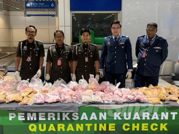 Produk berasaskan daging babi yang berjaya dirampas Jabatan Perkhidmatan Kuarantin dan Pemeriksaan Malaysia (Maqis) dengan kerjasama Jabatan Kastam Diraja Malaysia (JKDM).