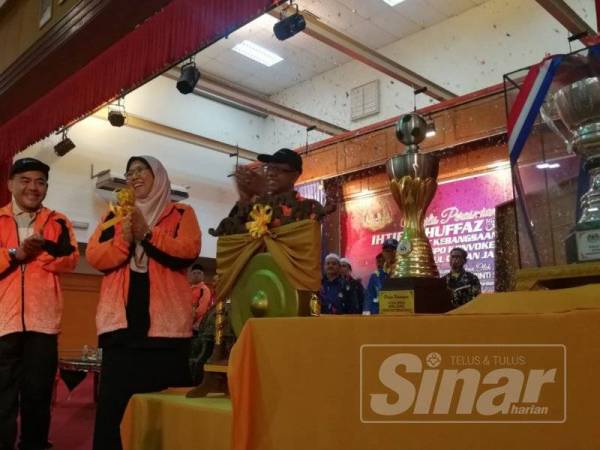 Fuziah menyempurnakan perasmian majlis tersebut di Dewan Darul Quran JAKIM petang tadi.