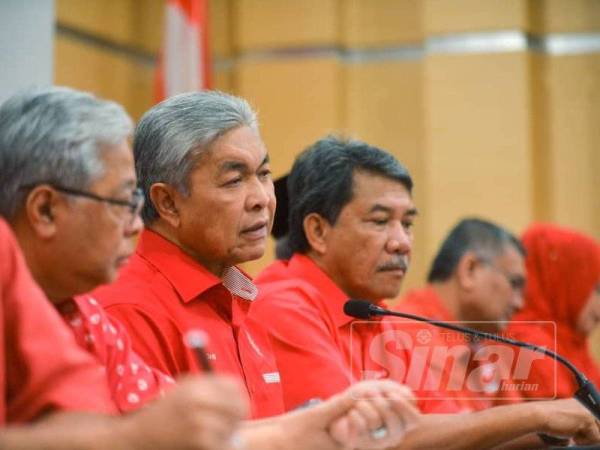 Sidang media Ahmad Zahid selepas mempengerusikan Mesyuarat Majlis Tertinggi UMNO di Menara Dato Onn, Pusat Dagangan Dunia Putra (PWTC) di sini hari ini. - FOTO SINAR HARIAN SHARIFUDIN ABDUL RAHIM