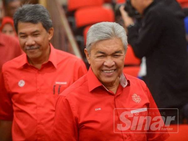 Ahmad Zahid ketika selesai mempengerusikan Mesyuarat Majlis Tertinggi UMNO di Menara Dato Onn, Pusat Dagangan Dunia Putra (PWTC) di sini. -Foto Sinar Harian Sharifudin Abdul Rahim