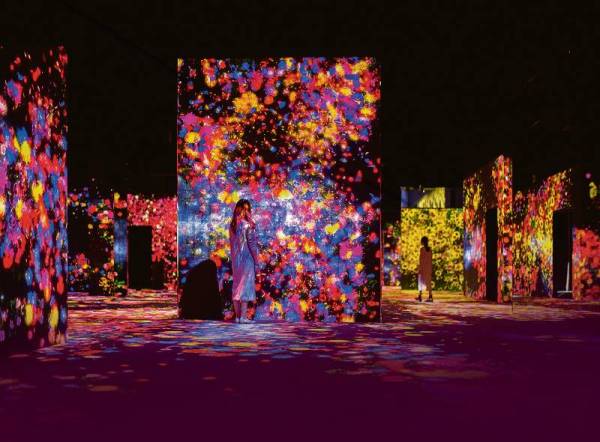 KEUNIKAN seni digital yang ditonjolkan Mori Building Muzium Seni Digital: teamLab Borderless yang terletak di Tokyo, Jepun.