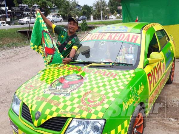 Kira-kira RM4,000 dibelanjakan oleh Boon untuk menghias keretanya dengan indentiti pasukan bola sepak Kedah.