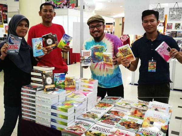 Novel terpilih terbitan Kumpulan Media Karangkraf dijual dengan hanya RM20 bagi empat naskhah.