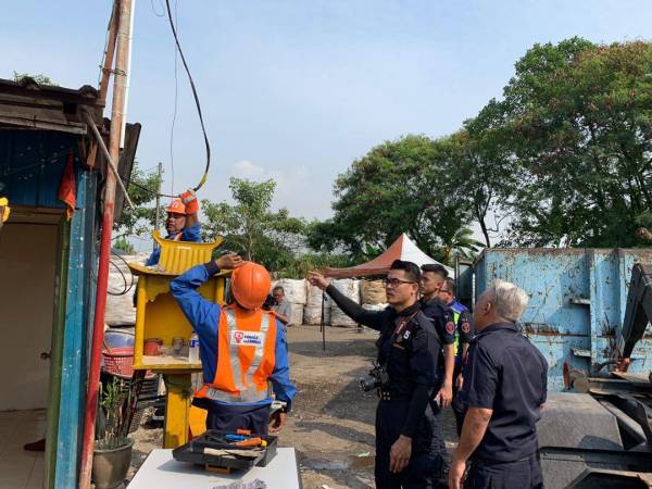 Kerja penguatkuasaan dijalankan pihak berkuasa di kawasan terlibat.