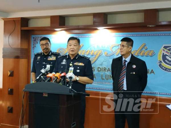 Ketua Polis Negara, Datuk Seri Abdul Hamid Bador (tengah) pada sidang media selepas merasmikan Majlis Jelajah Autisme: Garis Panduan PDRM, hari ini.