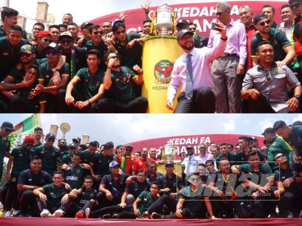 Mukhriz (tengah) bersama pemain dan Piala FA ketika sambutan di Dataran Wisma Darul Aman, hari ini. 